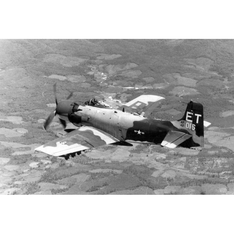Vietnam War A-1 J Skyraider PHOTO Attack Plane US Air