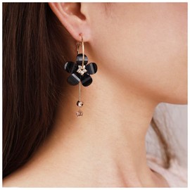 Cybche Boho Acrylic White Flower Dangle Earrings White Crystal Flower Drop Earrings Acrylic Flower Earrings Resin Flower Hoop Earrings Flower Tassel Earrings Jewellery for Women, Zinc, No Gemstone