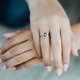 Amoonic FF587SS925SAFAZIFA Engagement Ring Blue Stone Like Sapphire Zirconia (Like Kate Middleton) + Free Luxury Case 925 Silver Ring 925 Silver Ring, Silver, Blue Zirconia