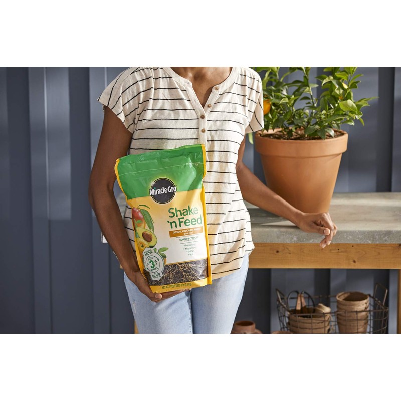Miracle-Gro Shake 'n Feed Citrus, Avocado and Mango Plant Food