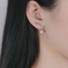 Asymmetrical Bamboo Earrings for Women Dainty Bamboo Leaf Pearl Dangle Earrings Leaf Garden Style Plant Earrings Dainty Long Tassel Earrings Aesthetic Jewelry Gifts for Women (Silver)