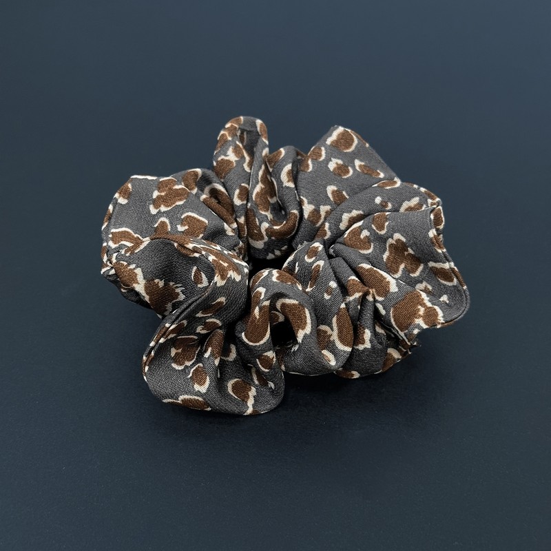 Burnaby Mocha Round Charcoal Scrunchie / 버나비 모카 라운드 차콜