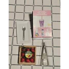 MGA Entertainment Strawberries With White Plate No Resin MGA Miniverse Make It Mini Food