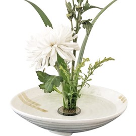 Highawk Flower Vase Flower Arrangement for Ikebana Basin Vase Pottery Flower Base Flower Arrangement Japanese Style Tabletop Three-legged Plate Ohara Style (Goma White, 6.7 inches (17 cm)