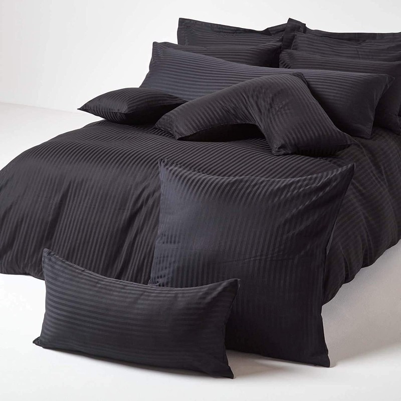 HOMESCAPES Black Pure Egyptian Cotton King Size Oxford Pillowcase 330