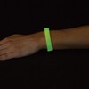 Baker Ross EF433 Glow in The Dark Wrist Bands (Pack