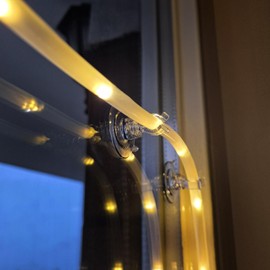 com-four® 20 x Suction Cups with Cable Slot - Diameter 3 cm Multi-Purpose Hooks for Fairy Lights and Window Decoration - Strong Window Nubs for Window Attachment (Pack of 20 - Transparent)