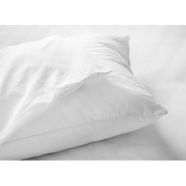 House of Threads Pillow Cases 4 Pack, Excellent Quality Wrinkle Resistant, Microfiber Breathable & Soft White Pillow Protectors (50 X 75 Cm)