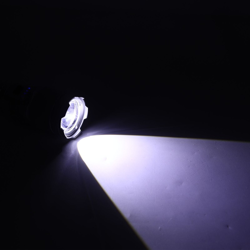 Rechargeable LED Flashlight High Luminous Flux 8000LM Telescopic Zoom Handheld