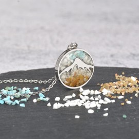 Lauren-Spencer Gemstone Mountain Necklace for Women White Howlite Turquoise Tumbled Chips Pendant Necklace Dainty Mountain Range Necklaces for Women Nature Jewelry Gift (Circle Necklace-White Howlite+Turquoise+Gold Sand)