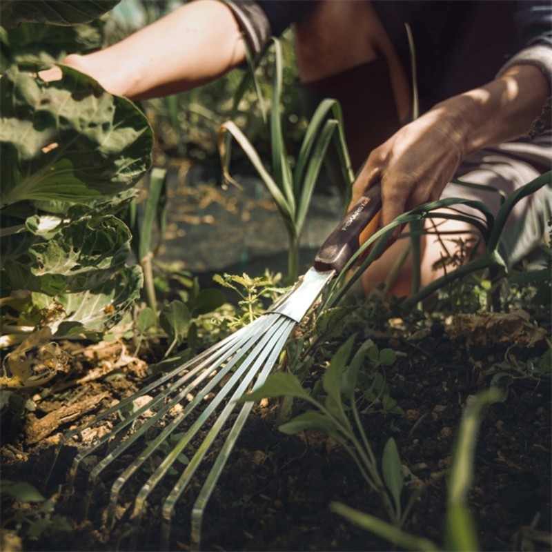 Fiskars Xact Hand Rake [SoftGrip]: 17.24 in