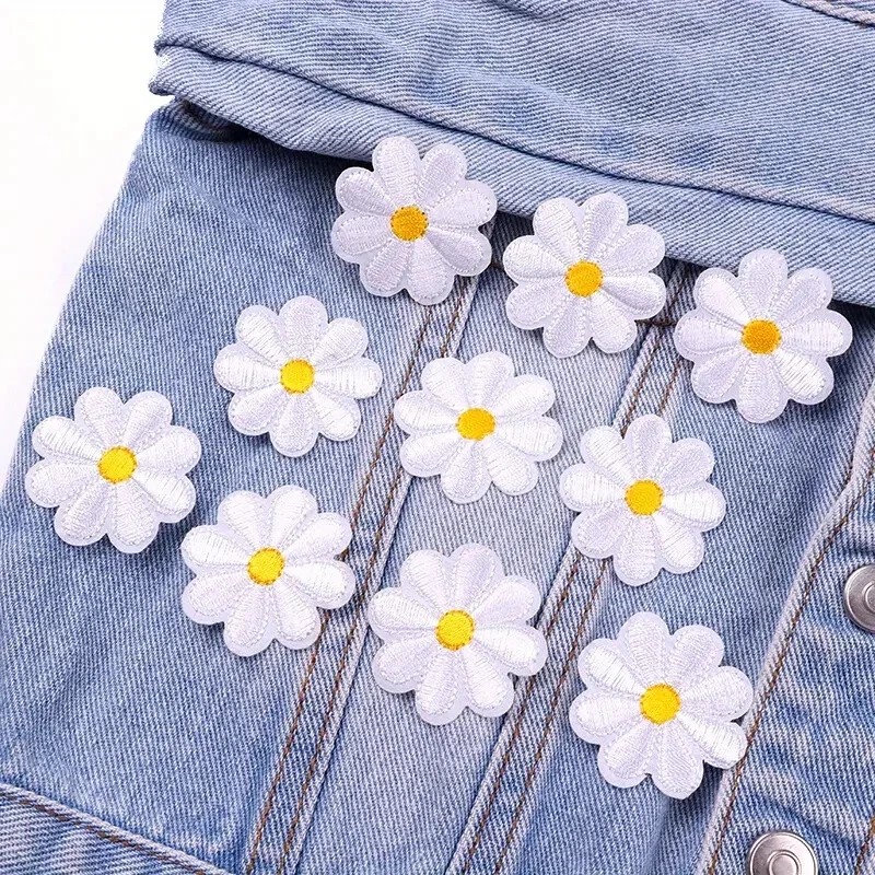 1 pcs IRON ON PATCH APPLIQUE DAISY 1 1/2" white/