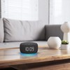 Reloj despertador y máquina de ruido blanco con luz nocturna