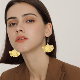 Vavhoo Fashion Gold Silver Ginkgo Leaf Drop Dangle Earrings Fall Maple Leaf Pendant Earrings for Girlfriend Wife Daughter Partner Jewelry (Gold)