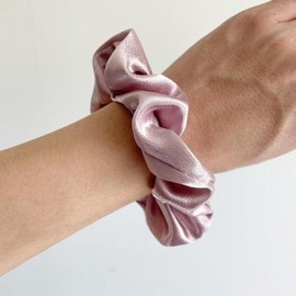 Pink satin hairband / 새틴 헤어밴드 머리끈 핑크