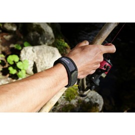 PARAKITO Mosquito Band Adult - Mosquito Band - Mosquito Bracelet - Mozzie Bands - Mozzie Bracelet - No DEET, No Alcohol, w/Natural Essential Oils for Travel & Camping, Waterproof. 30 Days Protection, 15 Days per Pellet, 2 Pellets per Pack (Black)