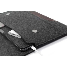 Pack & Smooch Case for MacBook Air 13 (M1 / M2 / M3), MacBook Sleeve Case, 100% Wool Felt, Vegetable Tanned Leather, Handmade in Germany, Colour in Anthracite/Black