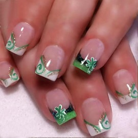 St. Patrick Press on Nails Short Square White French Fake Nails Green False Nails with Four-Leaf Clover Design Acrylic Nails Nude Glue on Nails Full Cover Glitter Stick on Nails for Women 24 Pcs