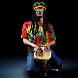 Boyiee Rasta Music Costumes Kit, 3 Pcs, Reggae Hat with Black Dreadlocks, Tie Dye T Shirt, Sunglasses, Jamaican Costume Kit (XXL)