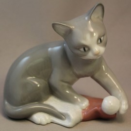 Nao 02001428 KITTY'S Christmas Ornament Figurine by Lladro