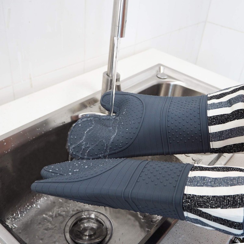 RED LMLDETA Heat Resistant 550 Degree Oven mitt, Silicone Oven