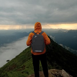 HEAD Waterproof Travel Backpack for Women & Men, Lightweight Laptop Backpack Computer Bags fits 15.6 inch Notebook, Casual Daypack College Backpacks for Weekender Overnight/Sports Gym/Work/Fitness