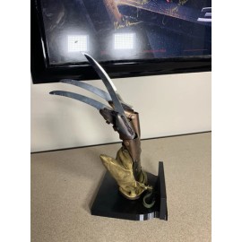 Freddy Krueger Glove Display Stand A Nightmare on Elm Street Prop