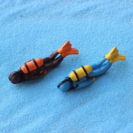 Nlinlin Blue Miniature Divers Figurines, Cute Lifelike Resin Divers Treasure Box Ornament Aquarium Decoration Micro Landscape DIY Fish Aquatic Pet Accessories