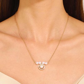 Inilbran Boho Pearl Shell Necklace Vintage Scallop Choker Necklace Gold Pearl Shell Pendant Necklace Minimalist Shell Chain Necklace Jewellery for Women or Girls, Zinc