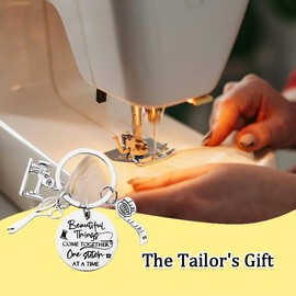 Christmas Gifts for Crafters Quilters Women Sewing Keychain Accessories for Mom Nana Sewing Gifts for Best Daughter Friend Birthday Gifts for Sewing Lovers Seamstress Quilt Themed Gifts Keychain