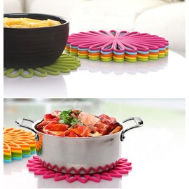 ME.FAN Silicone Trivet - Trivet Mat - Kitchen Hot Pads for Pots/Hot Dish Insulated Teapot Trivet Flexible Durable Non Slip Large Coasters 3 Set Grass Green