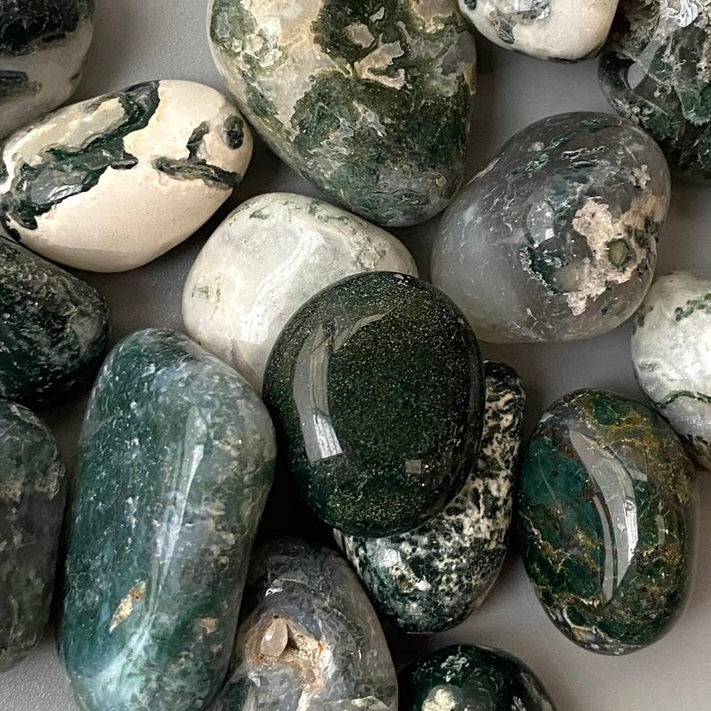 VIE Tumbled Crystals, 250g Pack, Moss Agate