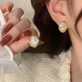 Irregular Pearl Earrings 18K Gold Baroque Pearl Stud Earrings Vintage Pearl Dangle Earrings Trendy Pearl Jewelry for Women (Stud-01)