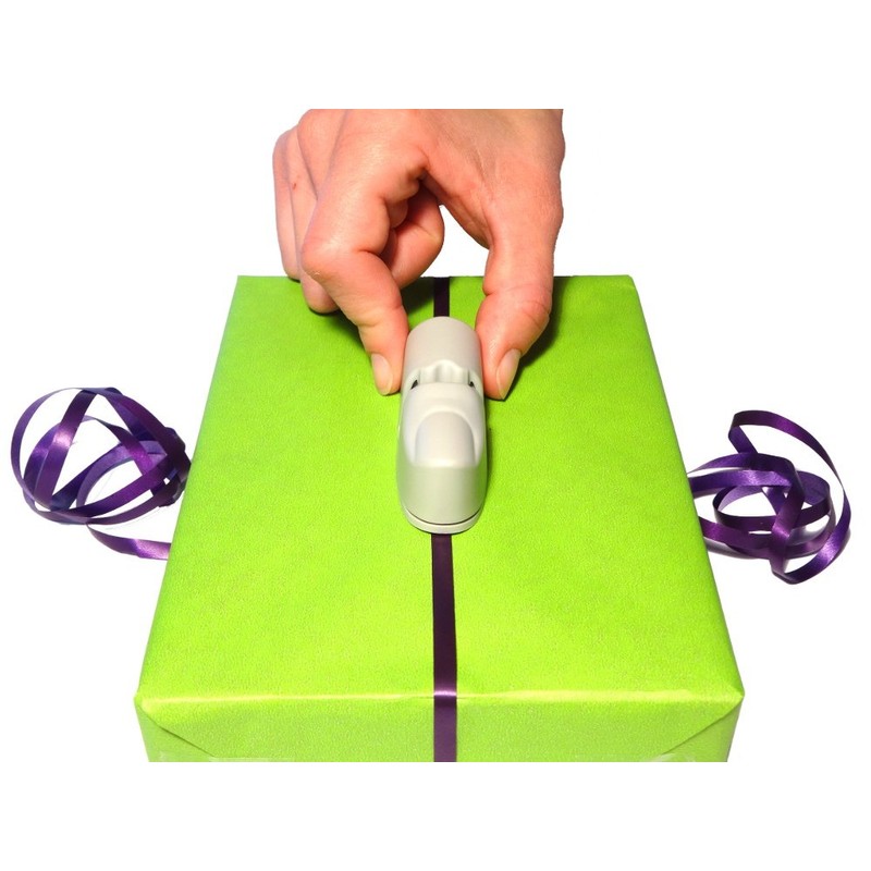 Wrapping thumb - wrapping gifts and tying knots made easy!