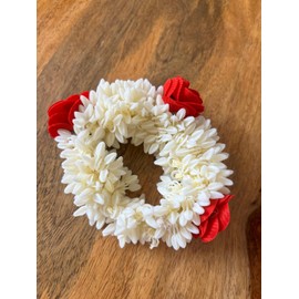 Traditional Indian Hair Accessories – White Gajra with Rose! Handmade Artificial Flower Jewellery for Women, Ideal for Party Wear, Bridal, Mehndi, and Hair Bun Styling