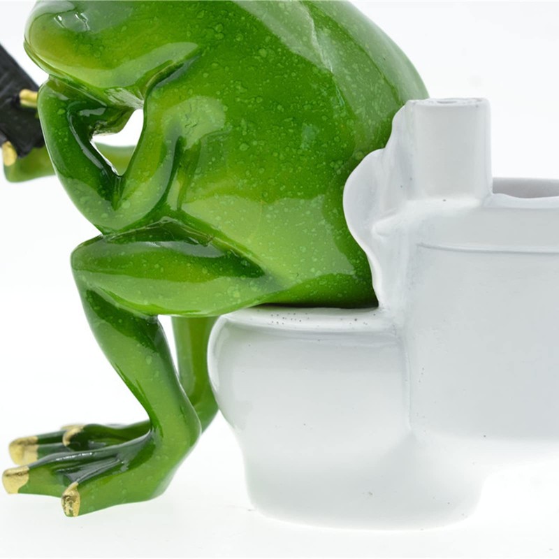 DOUBLETOP Creative Animals Frog Desktop Ornaments Bathroom Toilet Figure Fun