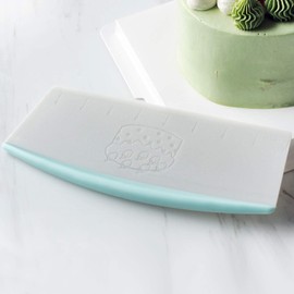 Plastic Pastry Bench Scraper Chopper Cake Cutter with Measuring Scale Multipurpose Kitchen Gadget Pizza Cutters for Cooking Baking Bread and Pizza Dough Kitchen and Dining
