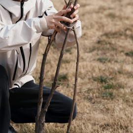 Nyeullcy Outdoor Stainless Steel Camping Tripod Board, Fire Tripod Board, Adjustable Hanging Pot Holder, Camping Campfire Grill, Easy to Carry, Easy to Build,Portable Camping Gear