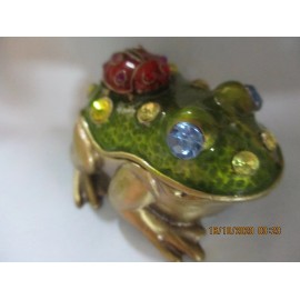 Unbranded 408   ENAMELED BEJEWELED  FROG WITH LADY BUG TRINKET BOX MAGNETIC CATCH