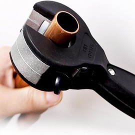 Ratcheting Tube Cutter for 1/4" to 7/8" Tubing 2 in1 Close Quarters Tube Compact Cutter ratcheting pvc cutter for cutting pvc and Soft Gold Tubes,ratcheting tubing cutter tool (0.3"to1.1"（8-29mm）)