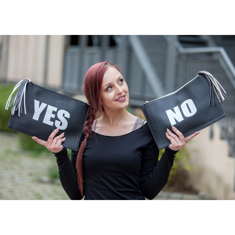 styleBREAKER 'YES' or 'NO' print clutch, tassel pendant upon zipper,