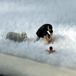 Butterfly Shaped Area Rug, Soft and Fluffy Faux Wool Mat, Thin Doormat Not Bulky, Non Slip TPR Backing Foot Pad, Dry Feet Warmth Carpet for Inside Home Under Table by Bed, 29.5 x 19.2 inches, Purple