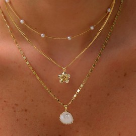 CAROVO Charm Necklace for Women Dainty 14K Gold Layered Boho Seashell Pearl Flower Pendant Charm Necklace Summer Beach Jewelry for Women