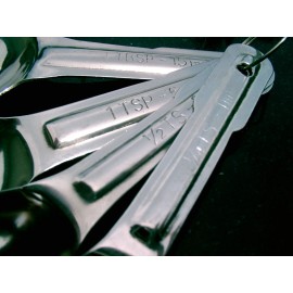 NEW STAINLESS STEEL  CREST  MEASURING BAKING SPOONS 4 ON A RING ROUND  DESIGN