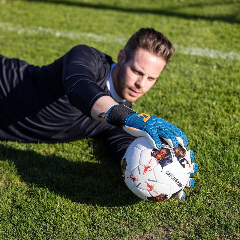 CATCH & KEEP Fly Blue Soul Men's Goalkeeper Gloves Size