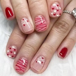 Valentines Press on Nails Short Square 24Pcs Heart Fake Nails Nude Pink Glossy Designs Full Cover Acrylic Nails Valentine's Day False Nails for Women Girls DIY Valentines Day Manicure Decoration