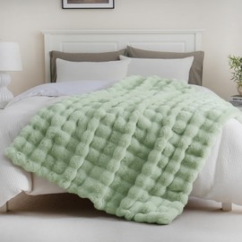 Bedbay Plush Faux Fur Blanket,Green Throw Blanket for Couch Sofa,Luxury Fluffy Rabbit Fur Throw Blankets,Ultra Soft and Comfortable Bed Blanket,Warm Thick Fuzzy Throws for Winter-50 x60,Green