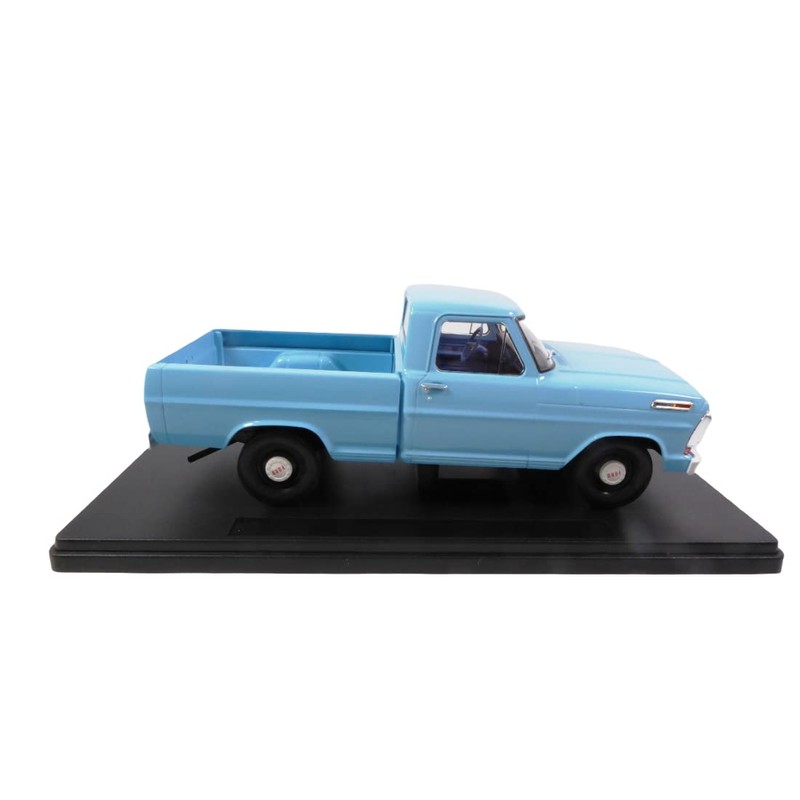 OPO 10 - 1/24 Scale Miniature Car Compatible with Ford