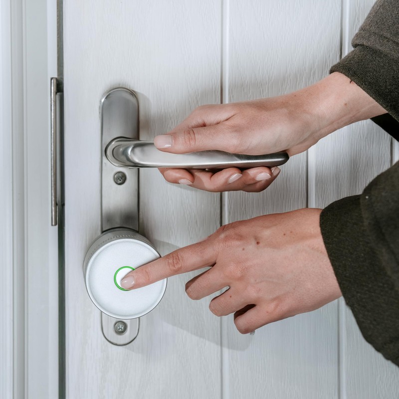 Yale Linus Smart Lock L2 Lite – Silver – 05/109100/SI-UK
