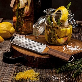 Microplane Master zester, stainless steel, walnut wood